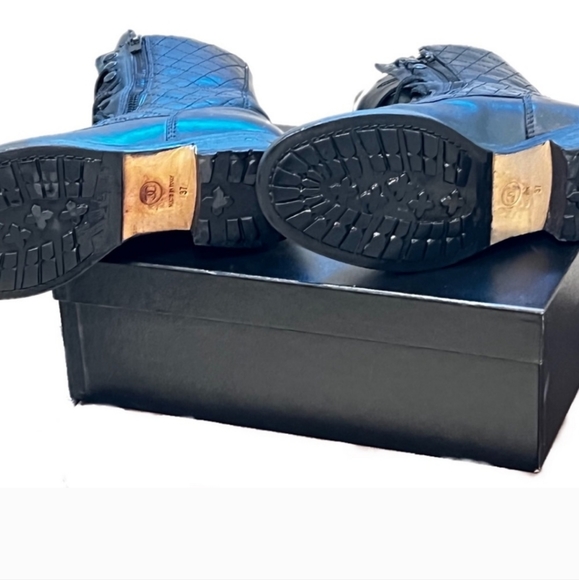 Chanel Lace Up Combat Boots, tweed accent. Black Quilted Leather - Size 37 - Picture 3 of 5